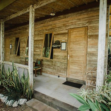 Acala Hostel & Reef Bar Toyapakeh Экстерьер фото