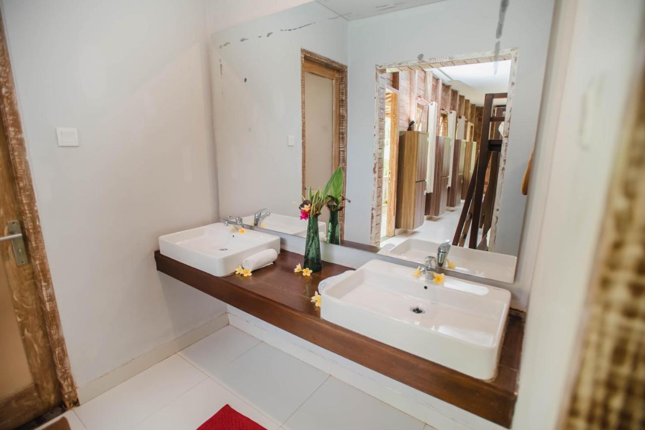 Acala Hostel & Reef Bar Toyapakeh Экстерьер фото