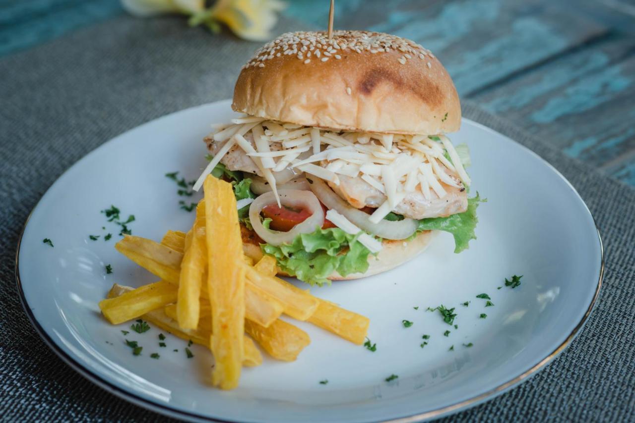 Acala Hostel & Reef Bar Toyapakeh Экстерьер фото