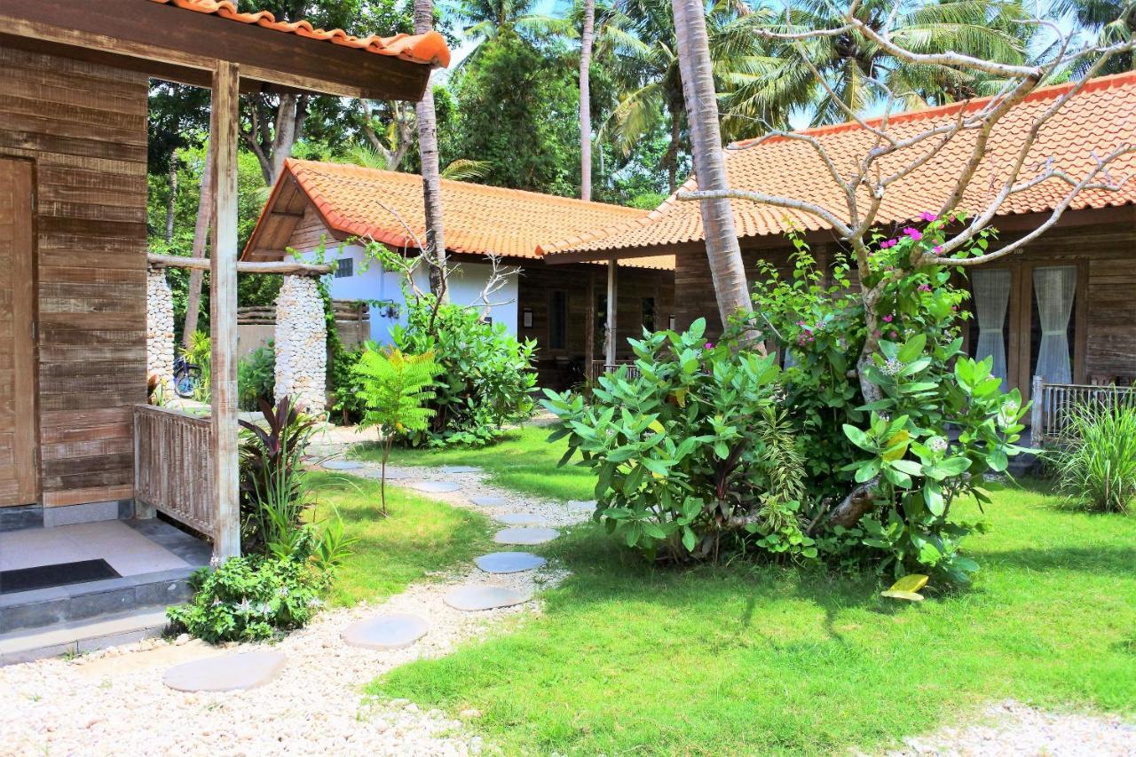 Acala Hostel & Reef Bar Toyapakeh Экстерьер фото