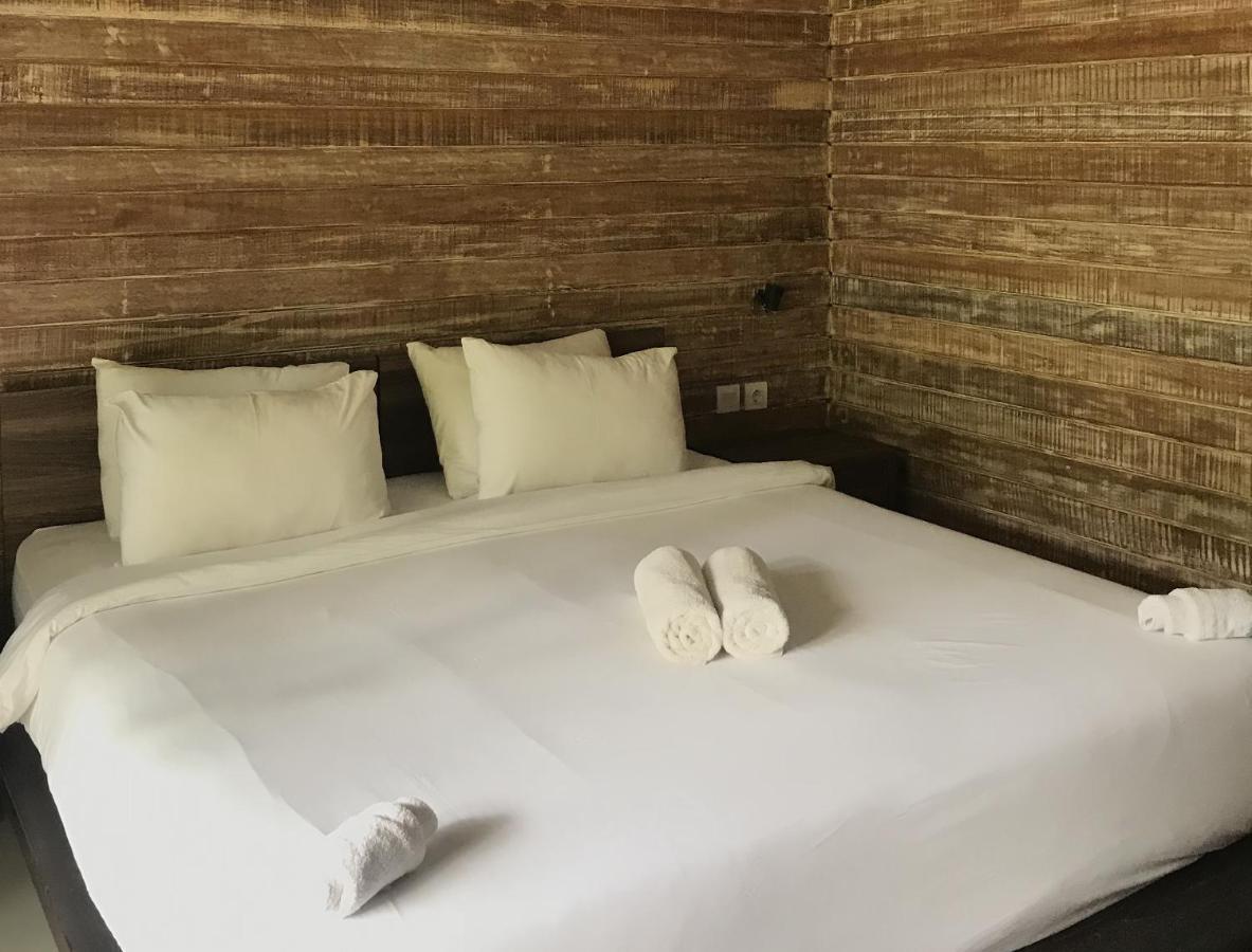 Acala Hostel & Reef Bar Toyapakeh Экстерьер фото