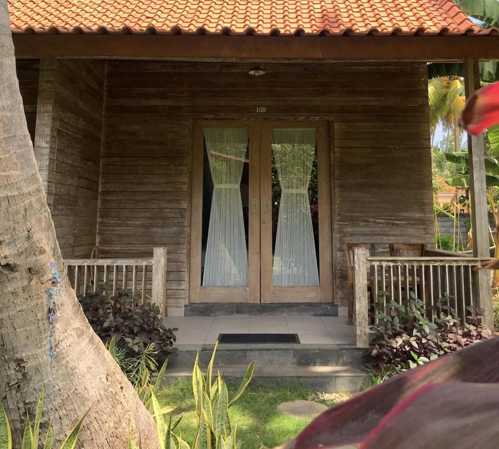 Acala Hostel & Reef Bar Toyapakeh Экстерьер фото